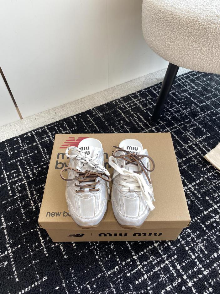 repliche,replica,perfette,siti di,affidabili,migliori siti,dove comprare,1:1,scarpe da ginnastica Modello da passerella congiunta Miu Miu X New Balance repliche,replica,perfette,siti di,affidabili,migliori siti,dove comprare,1:1,scarpe da ginnastica Modello da passerella congiunta Miu Miu X New Balance