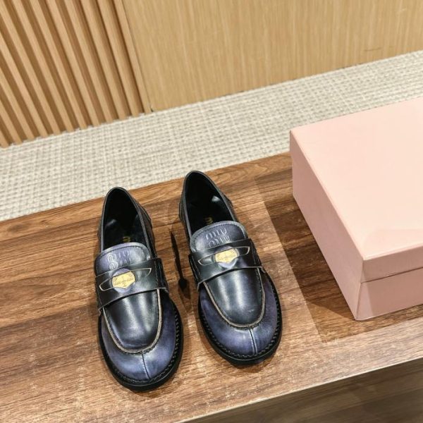repliche,replica,perfette,siti di,affidabili,migliori siti,dove comprare,1:1,scarpe da ginnastica [Versione top] Mocassini classici a moneta di Miu Miu