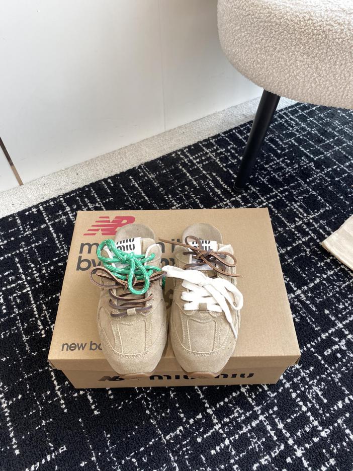 repliche,replica,perfette,siti di,affidabili,migliori siti,dove comprare,1:1,scarpe da ginnastica Modello da passerella congiunta Miu Miu X New Balance repliche,replica,perfette,siti di,affidabili,migliori siti,dove comprare,1:1,scarpe da ginnastica Modello da passerella congiunta Miu Miu X New Balance