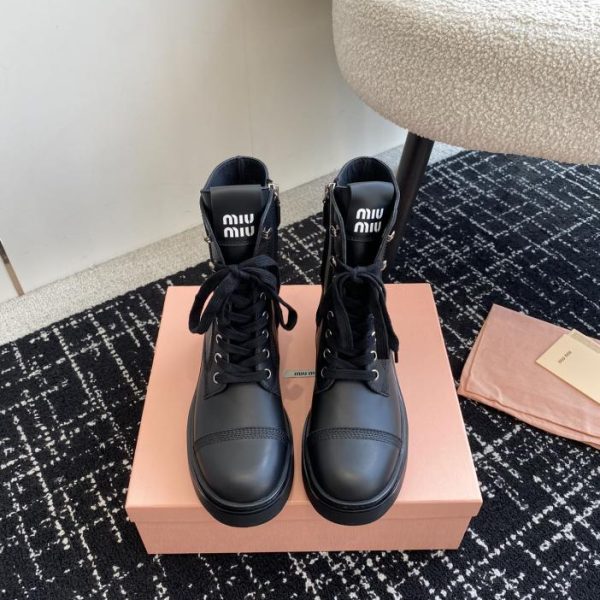 repliche,replica,perfette,siti di,affidabili,migliori siti,dove comprare,1:1,scarpe da ginnastica Agente d’acquisto Miu Miu 24ss stivali da moto in stile passerella autunno e inverno