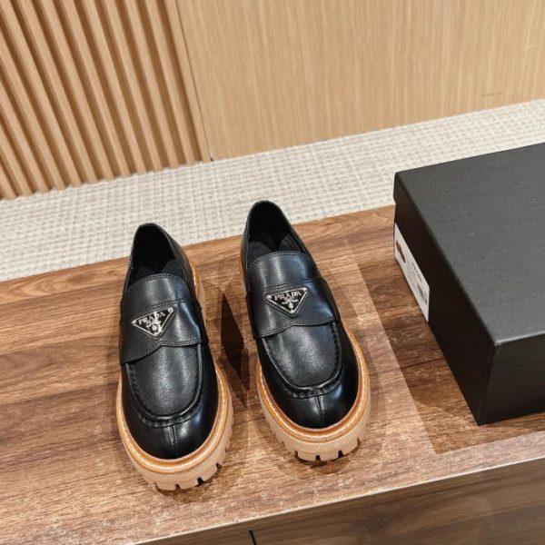 repliche,replica,perfette,siti di,affidabili,migliori siti,dove comprare,1:1,scarpe da ginnastica [Versione top] Mocassini a triangolo con suola spessa di Prada