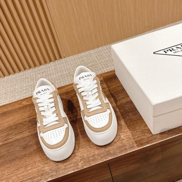 repliche,replica,perfette,siti di,affidabili,migliori siti,dove comprare,1:1,scarpe da ginnastica [Versione top] Scarpe bianche con suola spessa con logo Prada