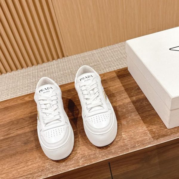 [Versione top] Scarpe bianche con suola spessa con logo Prada