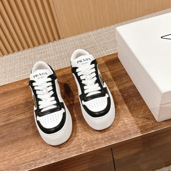 [Versione top] Scarpe bianche con suola spessa con logo Prada