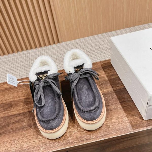 repliche,replica,perfette,siti di,affidabili,migliori siti,dove comprare,1:1,scarpe da ginnastica [Versione top] Prada nuovi stivali con suola spessa con logo triangolo autunno e inverno