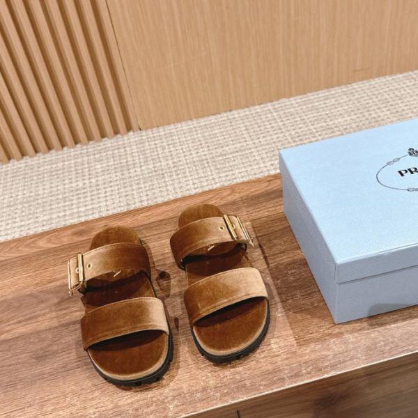 repliche,replica,perfette,siti di,affidabili,migliori siti,dove comprare,1:1,scarpe da ginnastica [Versione top] Sandali Prada primaverili ed estivi in ​​velluto