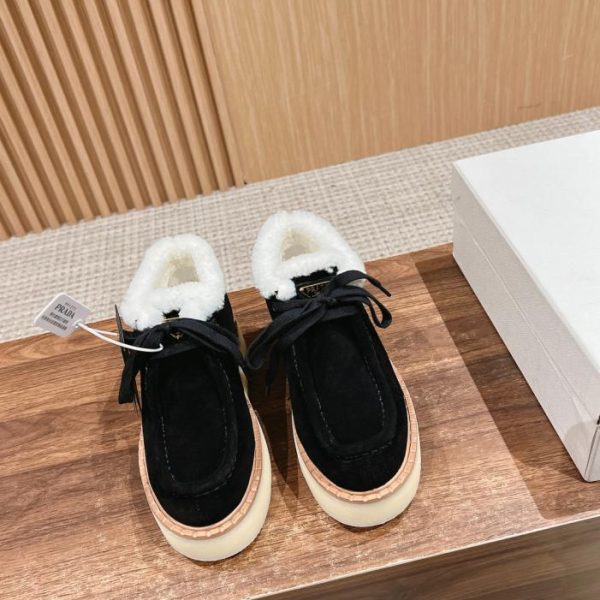 repliche,replica,perfette,siti di,affidabili,migliori siti,dove comprare,1:1,scarpe da ginnastica [Versione top] Prada nuovi stivali con suola spessa con logo triangolo autunno e inverno