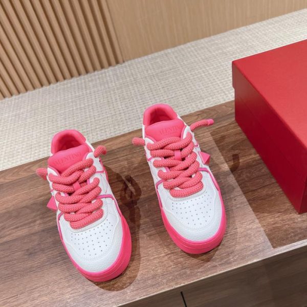 repliche,replica,perfette,siti di,affidabili,migliori siti,dove comprare,1:1,scarpe da ginnastica [Versione top] Valentino nuove sneakers basse rivettate