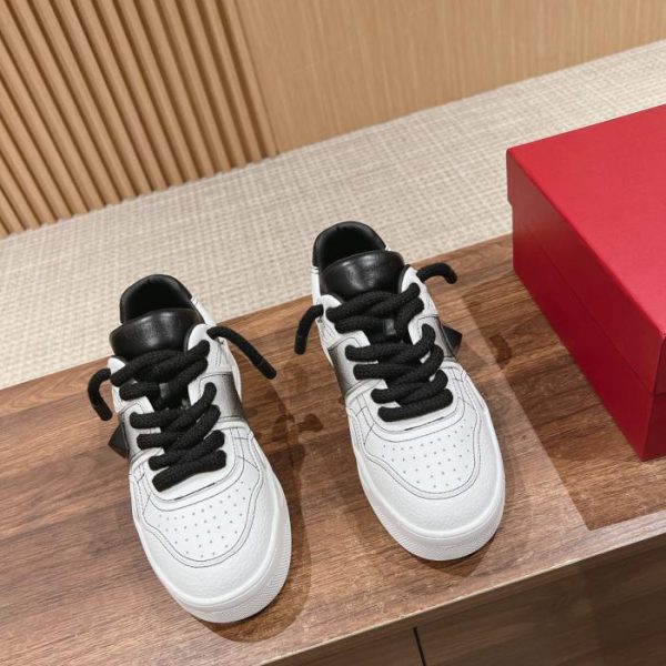 repliche,replica,perfette,siti di,affidabili,migliori siti,dove comprare,1:1,scarpe da ginnastica [Versione top] Valentino nuove sneakers basse rivettate