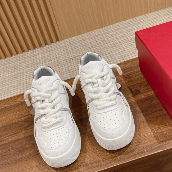 repliche,replica,perfette,siti di,affidabili,migliori siti,dove comprare,1:1,scarpe da ginnastica [Versione top] Valentino nuove sneakers basse rivettate
