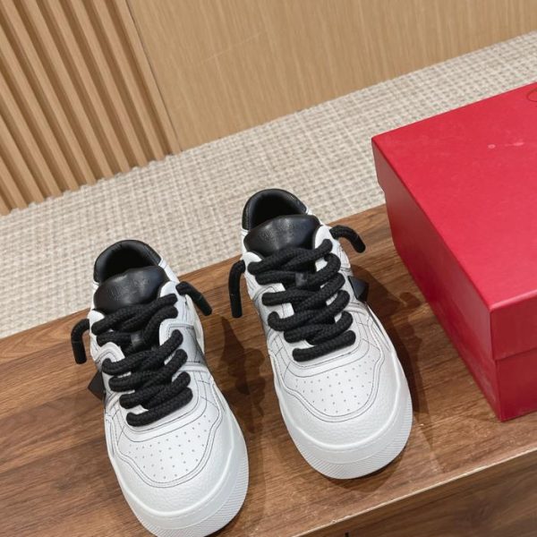 repliche,replica,perfette,siti di,affidabili,migliori siti,dove comprare,1:1,scarpe da ginnastica [Versione top] Valentino nuove sneakers basse rivettate