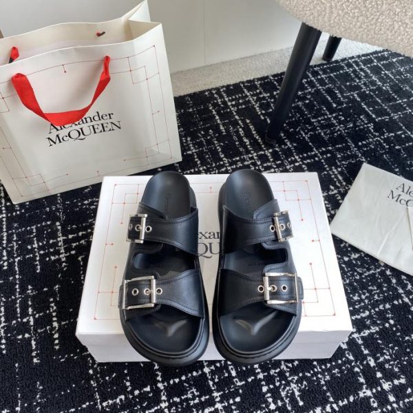 repliche,replica,perfette,siti di,affidabili,migliori siti,dove comprare,1:1,scarpe da ginnastica Agente d’acquisto Alexander McQueen sandali in gelatina con la suola spessa