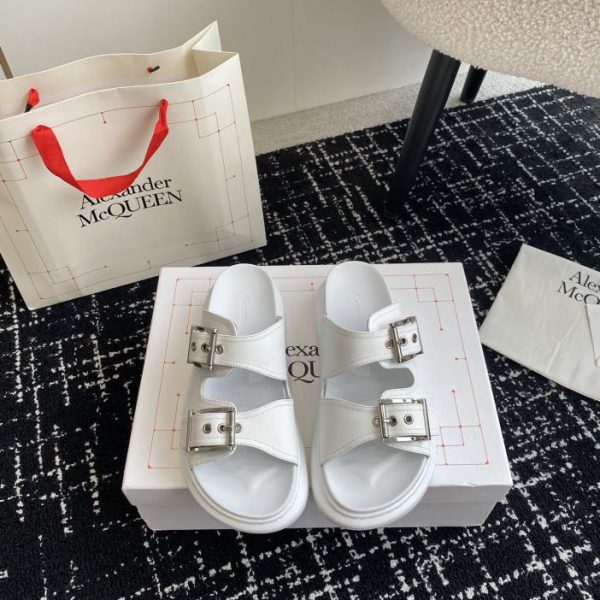 Agente d'acquisto Alexander McQueen sandali in gelatina con la suola spessa