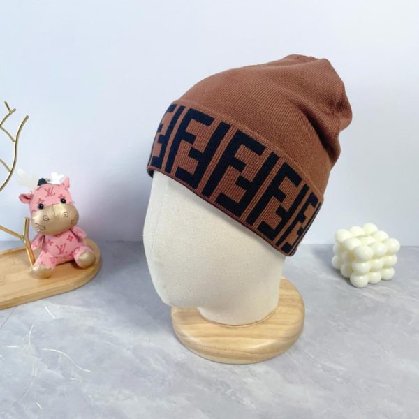 L'ultimo cappello in maglia di lana di Fendi, unisex