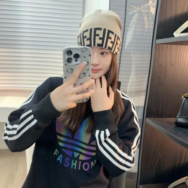repliche,replica,perfette,siti di,affidabili,migliori siti,dove comprare,1:1,scarpe da ginnastica L’ultimo cappello in maglia di lana di Fendi, unisex