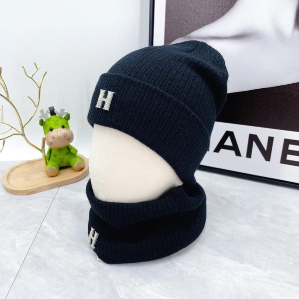 Set tre pezzi sciarpa, cappello e guanti Hermes