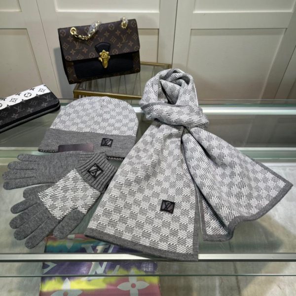 Louis Vuitton [Completo tre pezzi abito in lana, cappello, sciarpa e guanti]