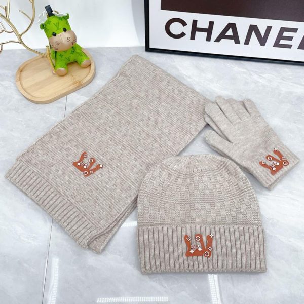 Set tre pezzi con sciarpa, cappello e guanti Louis Vuitton