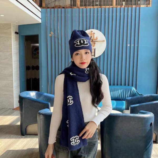 Nuovo set cappello e sciarpa Chanel