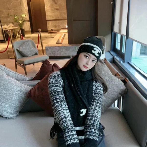 Nuovo set cappello e sciarpa Chanel