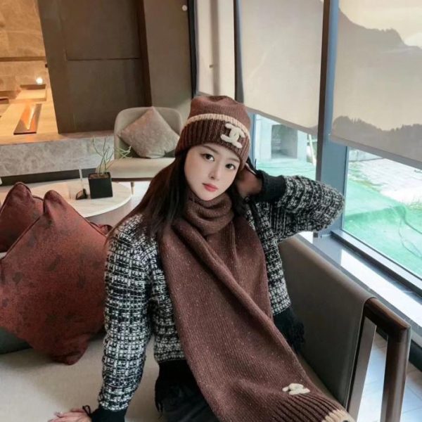 Nuovo set cappello e sciarpa Chanel