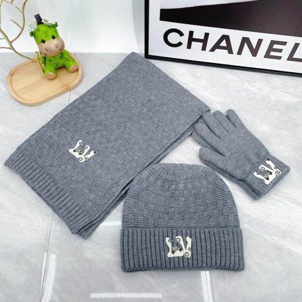 Set tre pezzi con sciarpa, cappello e guanti Louis Vuitton