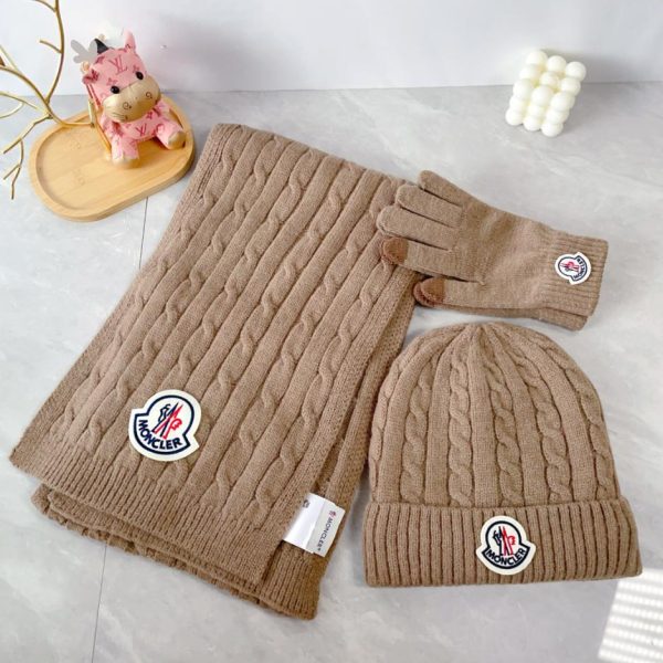 Set tre pezzi sciarpa, cappello e guanti Moncler