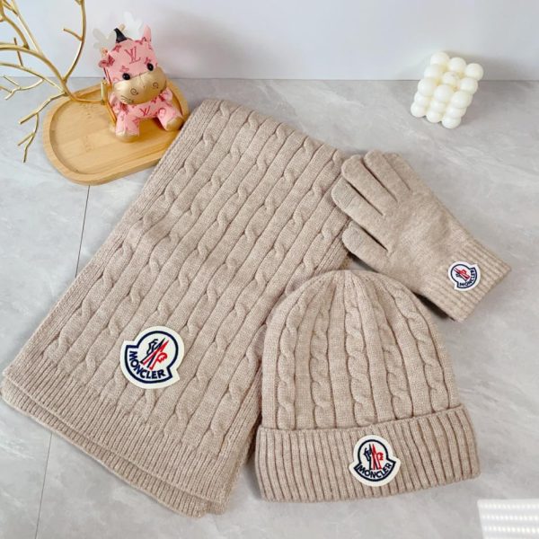Set tre pezzi sciarpa, cappello e guanti Moncler