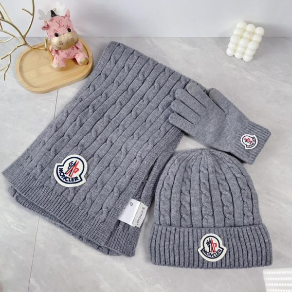 Set tre pezzi sciarpa, cappello e guanti Moncler