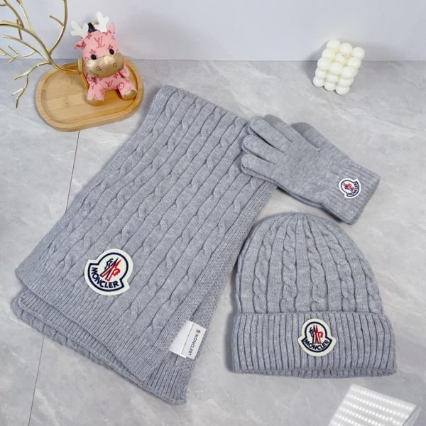 Set tre pezzi sciarpa, cappello e guanti Moncler