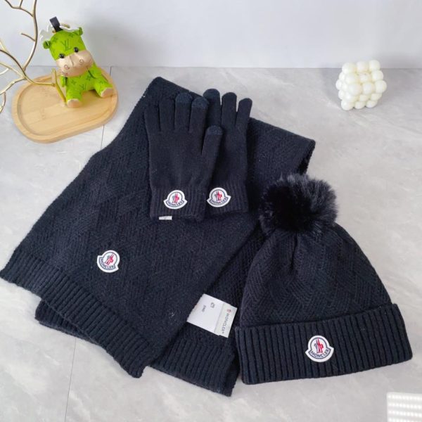 repliche,replica,perfette,siti di,affidabili,migliori siti,dove comprare,1:1,scarpe da ginnastica Set tre pezzi MONCLER con sciarpa, cappello e guanti con palla di pelo