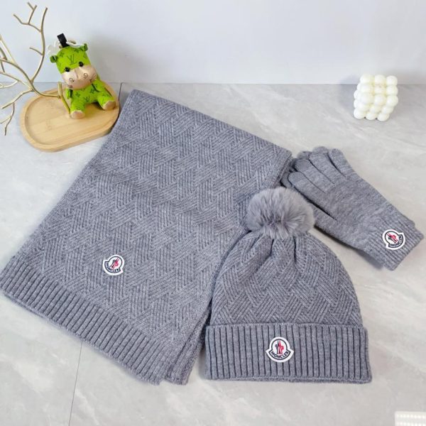 repliche,replica,perfette,siti di,affidabili,migliori siti,dove comprare,1:1,scarpe da ginnastica Set tre pezzi MONCLER con sciarpa, cappello e guanti con palla di pelo
