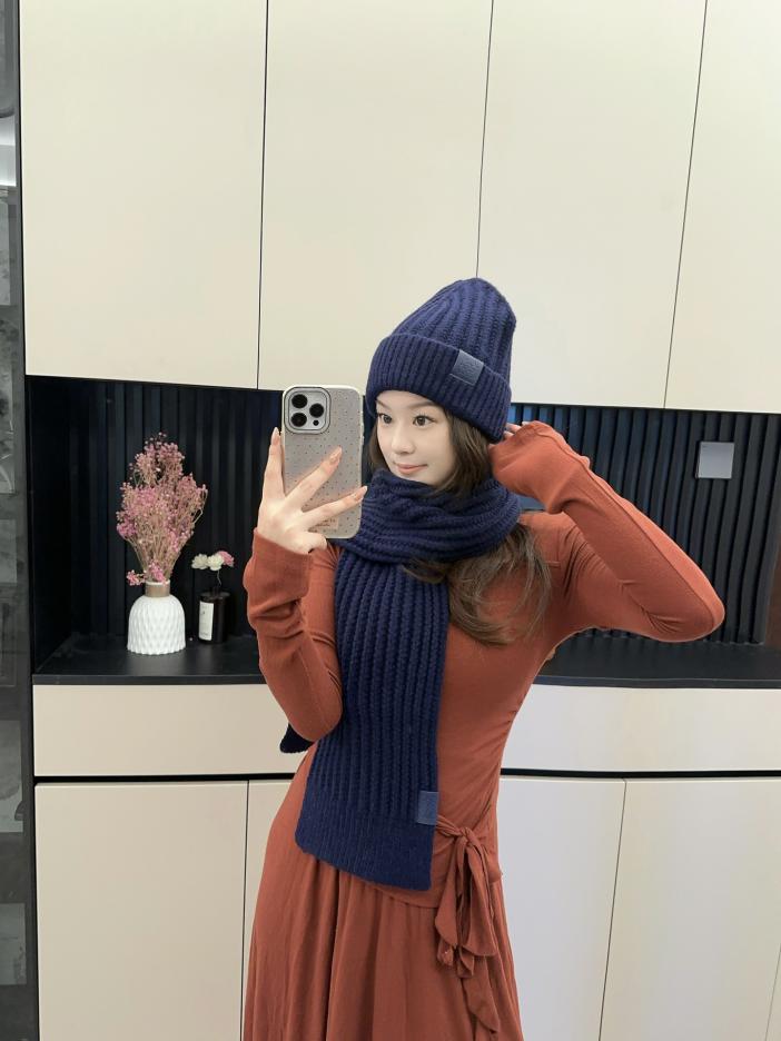 repliche,replica,perfette,siti di,affidabili,migliori siti,dove comprare,1:1,scarpe da ginnastica Sciarpa per cappello da abito classico Loewe repliche,replica,perfette,siti di,affidabili,migliori siti,dove comprare,1:1,scarpe da ginnastica Sciarpa per cappello da abito classico Loewe