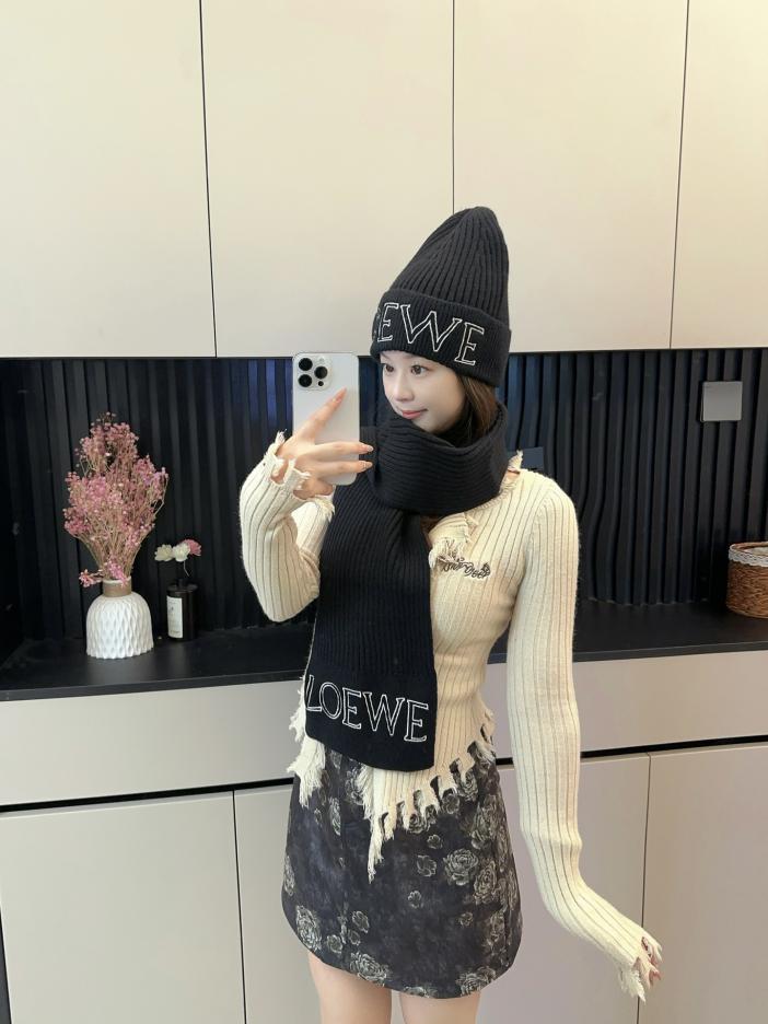 repliche,replica,perfette,siti di,affidabili,migliori siti,dove comprare,1:1,scarpe da ginnastica Sciarpa per cappello da abito classico Loewe repliche,replica,perfette,siti di,affidabili,migliori siti,dove comprare,1:1,scarpe da ginnastica Sciarpa per cappello da abito classico Loewe