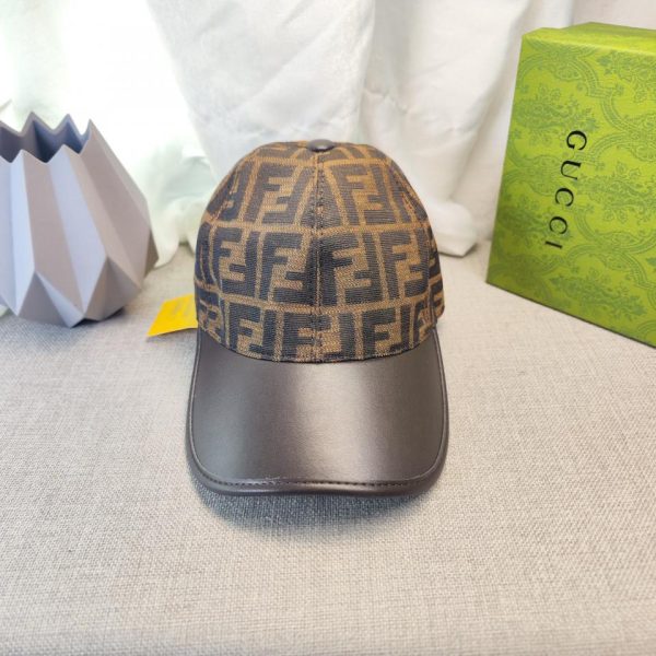 repliche,replica,perfette,siti di,affidabili,migliori siti,dove comprare,1:1,scarpe da ginnastica Cappello da baseball di Fendi in pelle patchwork