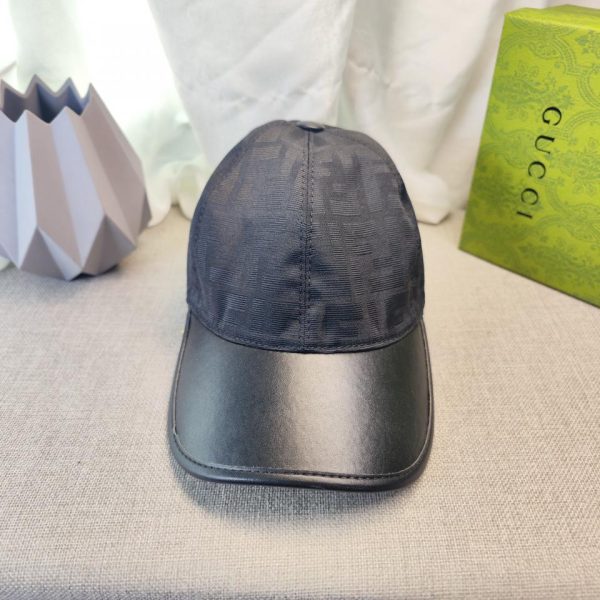 repliche,replica,perfette,siti di,affidabili,migliori siti,dove comprare,1:1,scarpe da ginnastica Cappello da baseball di Fendi in pelle patchwork