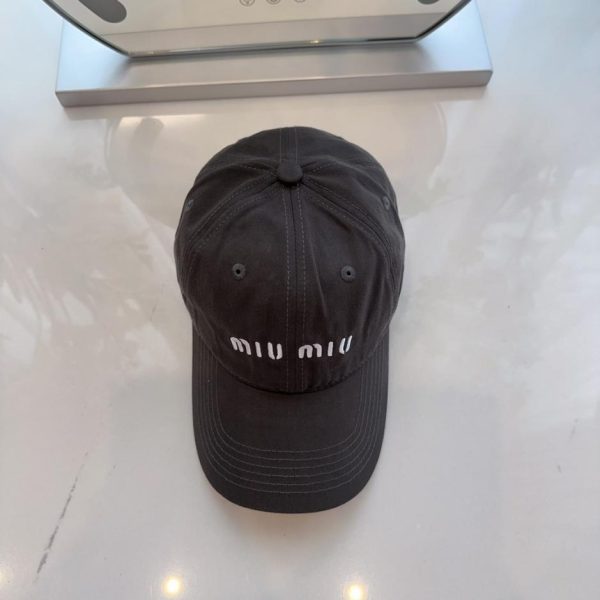 repliche,replica,perfette,siti di,affidabili,migliori siti,dove comprare,1:1,scarpe da ginnastica Nuovo berretto da baseball ricamato in puro cotone di MiuMiu