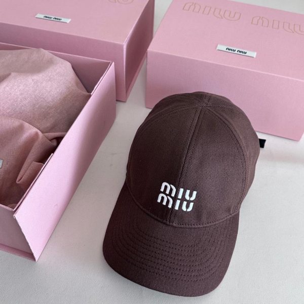 repliche,replica,perfette,siti di,affidabili,migliori siti,dove comprare,1:1,scarpe da ginnastica Nuovo cappellino da baseball di MiuMiu