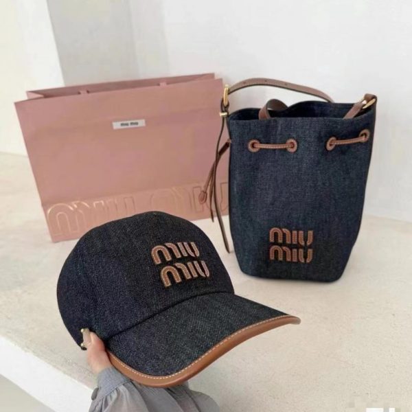 repliche,replica,perfette,siti di,affidabili,migliori siti,dove comprare,1:1,scarpe da ginnastica Nuovo berretto da baseball in denim di Miumiu