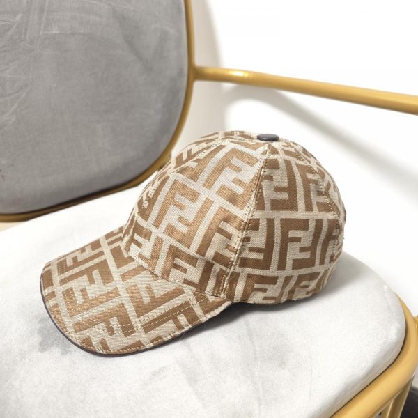 repliche,replica,perfette,siti di,affidabili,migliori siti,dove comprare,1:1,scarpe da ginnastica Il nuovo cappellino da baseball Fendi ha un colore molto bello nella forma reale