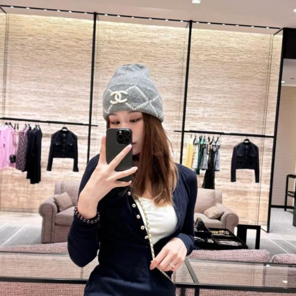 repliche,replica,perfette,siti di,affidabili,migliori siti,dove comprare,1:1,scarpe da ginnastica Chanel nuovo cappello lavorato a maglia autunno e inverno cappello lavorato a maglia con logo doppia C a quadri con diamanti