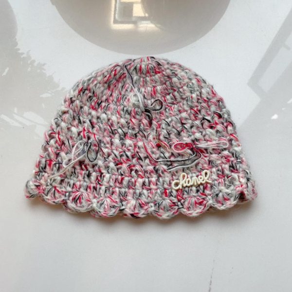 Cappello freddo di perle di colore misto fatto a mano di Chanel