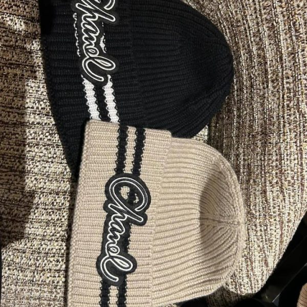 repliche,replica,perfette,siti di,affidabili,migliori siti,dove comprare,1:1,scarpe da ginnastica Chanel nuovo cappello di pelliccia autunnale e invernale in tessuto di lana