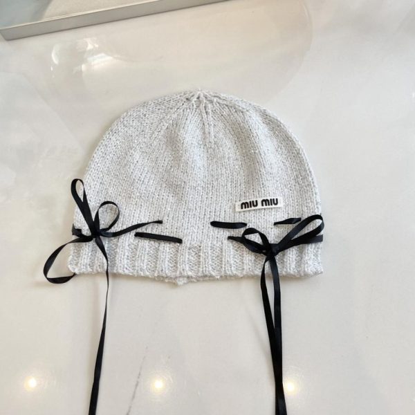 repliche,replica,perfette,siti di,affidabili,migliori siti,dove comprare,1:1,scarpe da ginnastica Nuovo cappello lavorato a maglia con fiocco in paillettes di MiuMiu