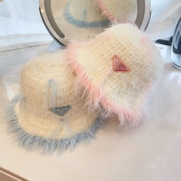 repliche,replica,perfette,siti di,affidabili,migliori siti,dove comprare,1:1,scarpe da ginnastica Prada autunno e inverno cappello da pescatore con nappa agganciato a mano lavorato a maglia