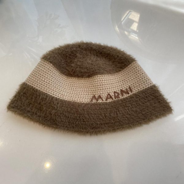 repliche,replica,perfette,siti di,affidabili,migliori siti,dove comprare,1:1,scarpe da ginnastica Il nuovo cappello da pescatore in maglia di MARNI in colore a contrasto
