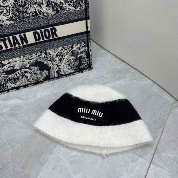 repliche,replica,perfette,siti di,affidabili,migliori siti,dove comprare,1:1,scarpe da ginnastica MiuMiu nuovo cappello a bacino versione classica autunno e inverno
