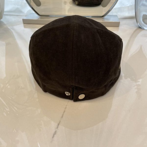 repliche,replica,perfette,siti di,affidabili,migliori siti,dove comprare,1:1,scarpe da ginnastica Nuovo berretto Chanel in pelle scamosciata per l’autunno e l’inverno