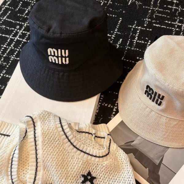 repliche,replica,perfette,siti di,affidabili,migliori siti,dove comprare,1:1,scarpe da ginnastica Cappello bucket double face estivo di MiuMiu