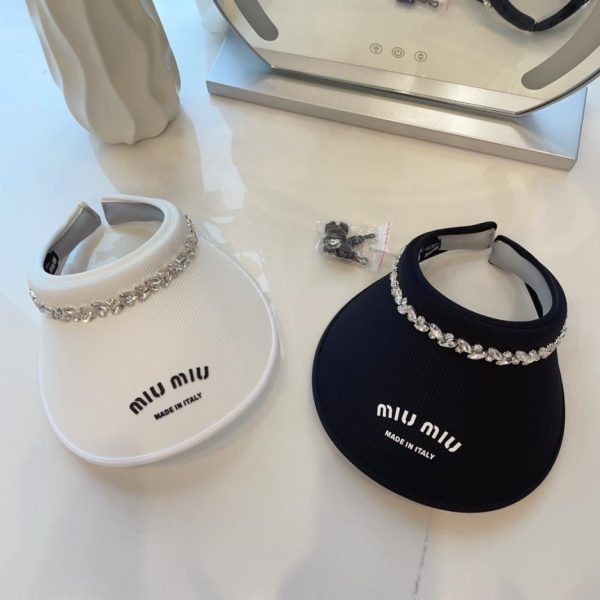 repliche,replica,perfette,siti di,affidabili,migliori siti,dove comprare,1:1,scarpe da ginnastica Cappello a cilindro vuoto di lusso nuovo MiuMiu con strass